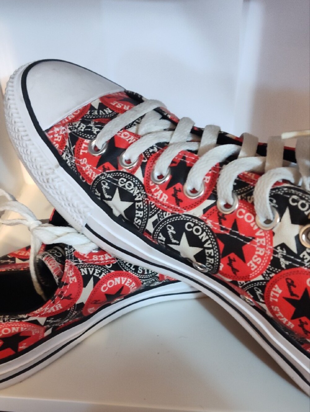 Converse Men's s Red, Black & White Logo Print Low-Top Sneakers RARE - Picture 6 of 9